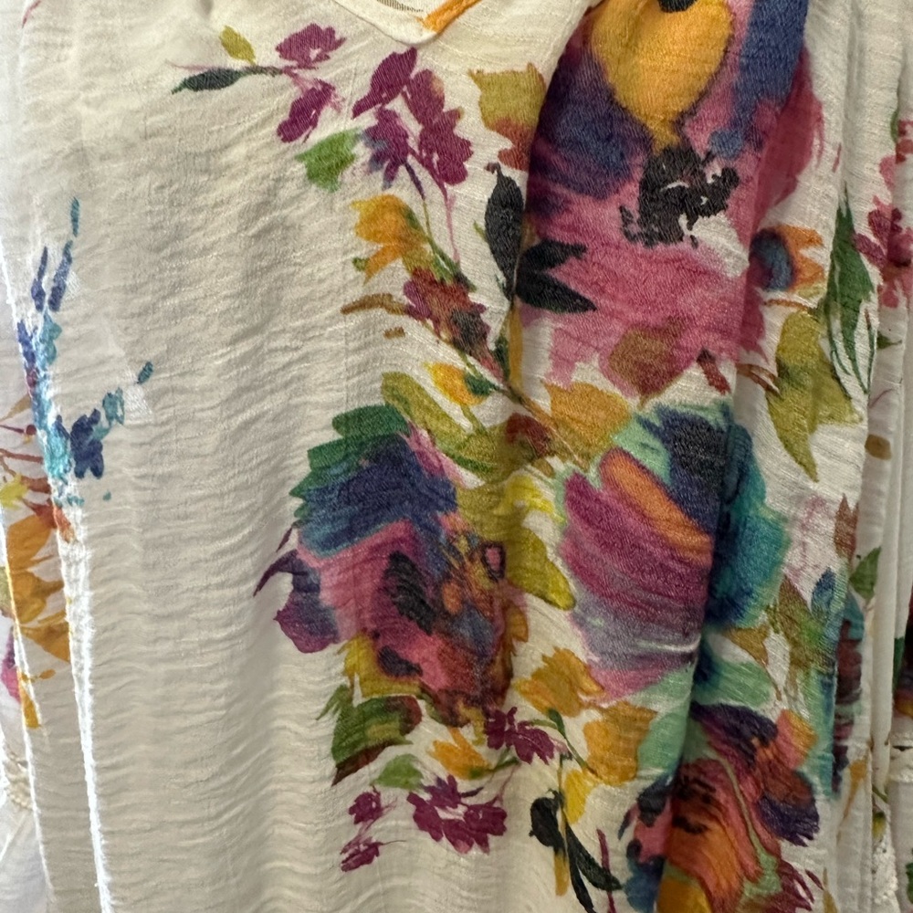 Beautiful flowy floral blouse - Picture 5 of 5